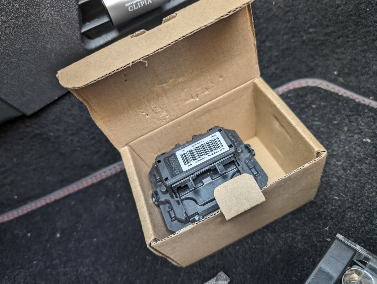 takochu_208's tweet image. エアコン、無事に治ったみたいです！🥲
今回の交換、ブロアファンモーター、ファンICレジスタ…

費用 計13000円🫰
自分でやったらすごく安い✨

#Peugeot
#208Gti

@pWeWSRqbtTk1P7H さんいつもありがとうございます。