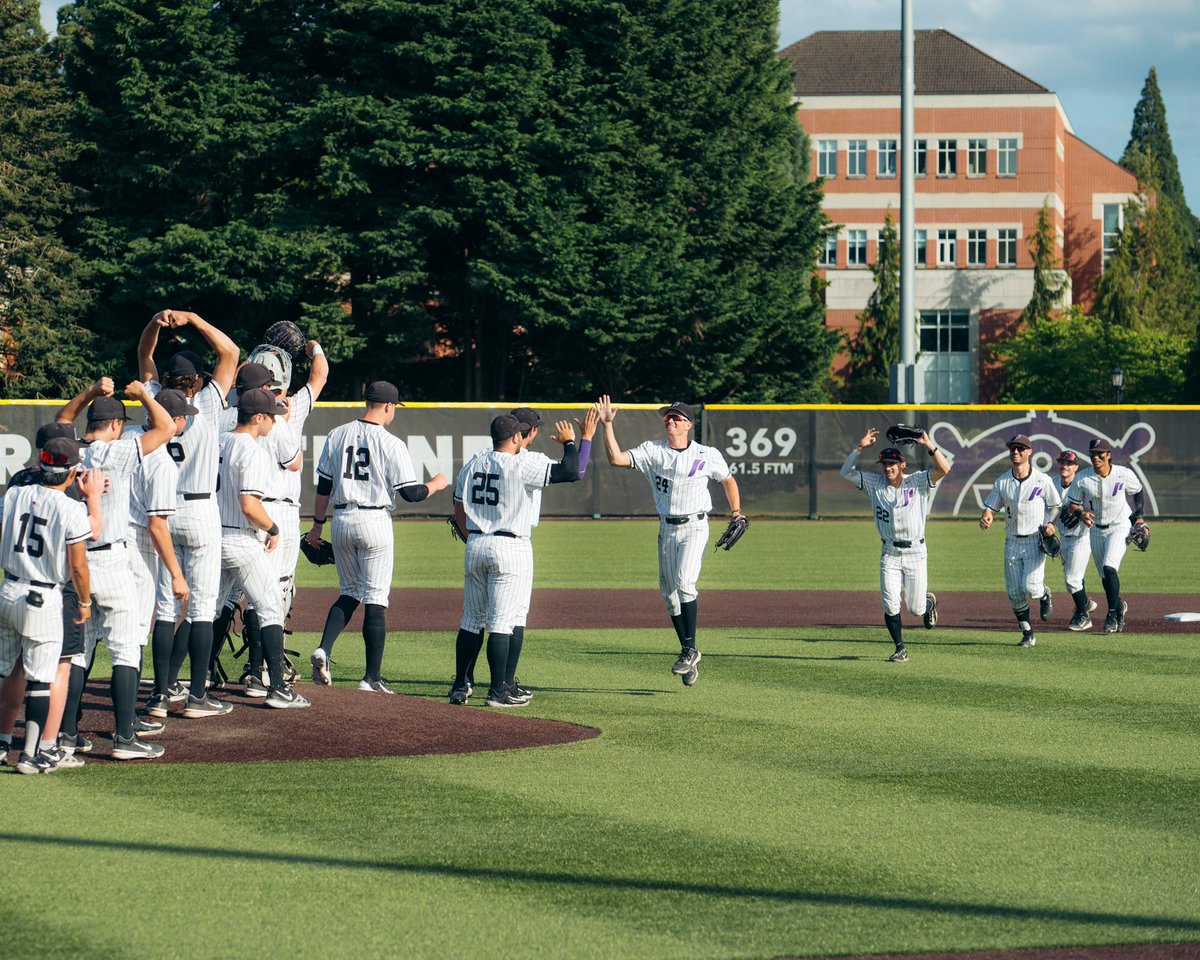 • Series win: 🤷‍♂️😉 • Ranked 2️⃣ in WCC ➕ first round bye in conference championship in Las Vegas next weekend: ✅✅😎 See you again tomorrow for the series finale‼️🤩 Way to go, Pilots 😈💜 #WeArePortland #GoPilots