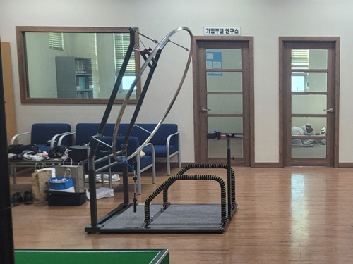 Proswing_Inc's tweet image. [ #프로스윙머신 ] 회사에서 모든 직원이 자유롭게 #골프스윙연습 #티샷연습 #드라이버스윙연습

제품문의:1899-6637
proswing.kr

#골프체중이동연습 #실내골프연습기구 #골프스윙머신기 #골프스윙각도교정 #드라이버자세머신 #아이언자세머신 #드라이버연습기계 #아이언연습기계