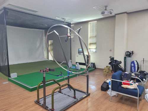 Proswing_Inc's tweet image. [ #프로스윙머신 ] 회사에서 모든 직원이 자유롭게 #골프스윙연습 #티샷연습 #드라이버스윙연습

제품문의:1899-6637
proswing.kr

#골프체중이동연습 #실내골프연습기구 #골프스윙머신기 #골프스윙각도교정 #드라이버자세머신 #아이언자세머신 #드라이버연습기계 #아이언연습기계