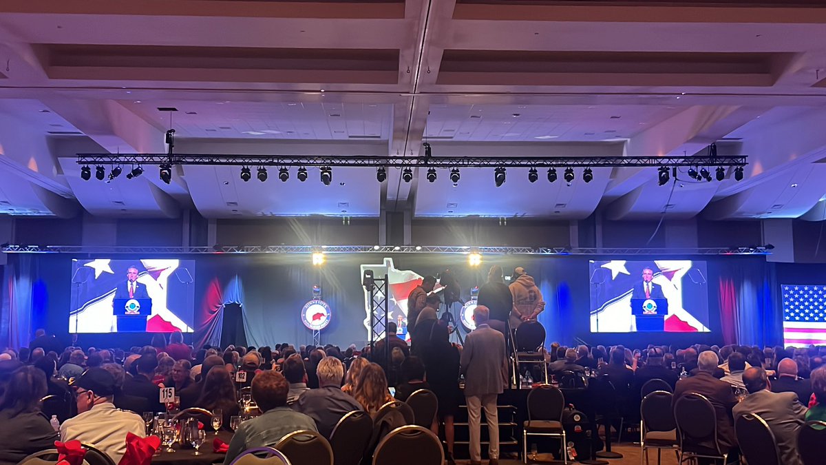 ND Gov Doug Burgum — a top Trump VP contender — making a surprise appearance & introducing Trump (yet again) at the Minnesota GOP Lincoln Reagan dinner He also appeared with Trump in court this week, at a NY fundraiser, and traveled with him to Wildwood, NJ last week
