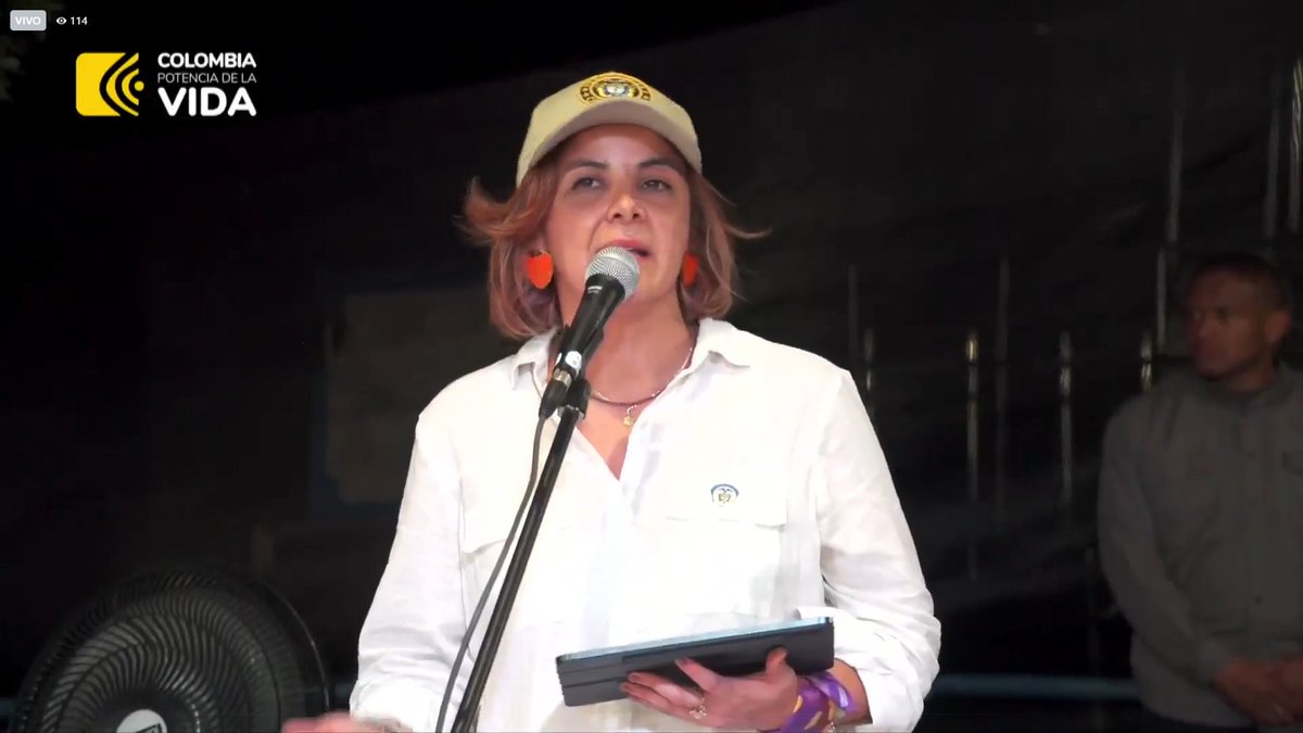 #AEstaHora 📢 'Desde hace 10 días que se dio el desbordamiento hemos estado en una labor incansable hombro a hombro con ustedes', ministra de Agricultura, @jmojicaflorez. ¡Escúchalo aquí! 📻➡ bit.ly/2OHd9xB