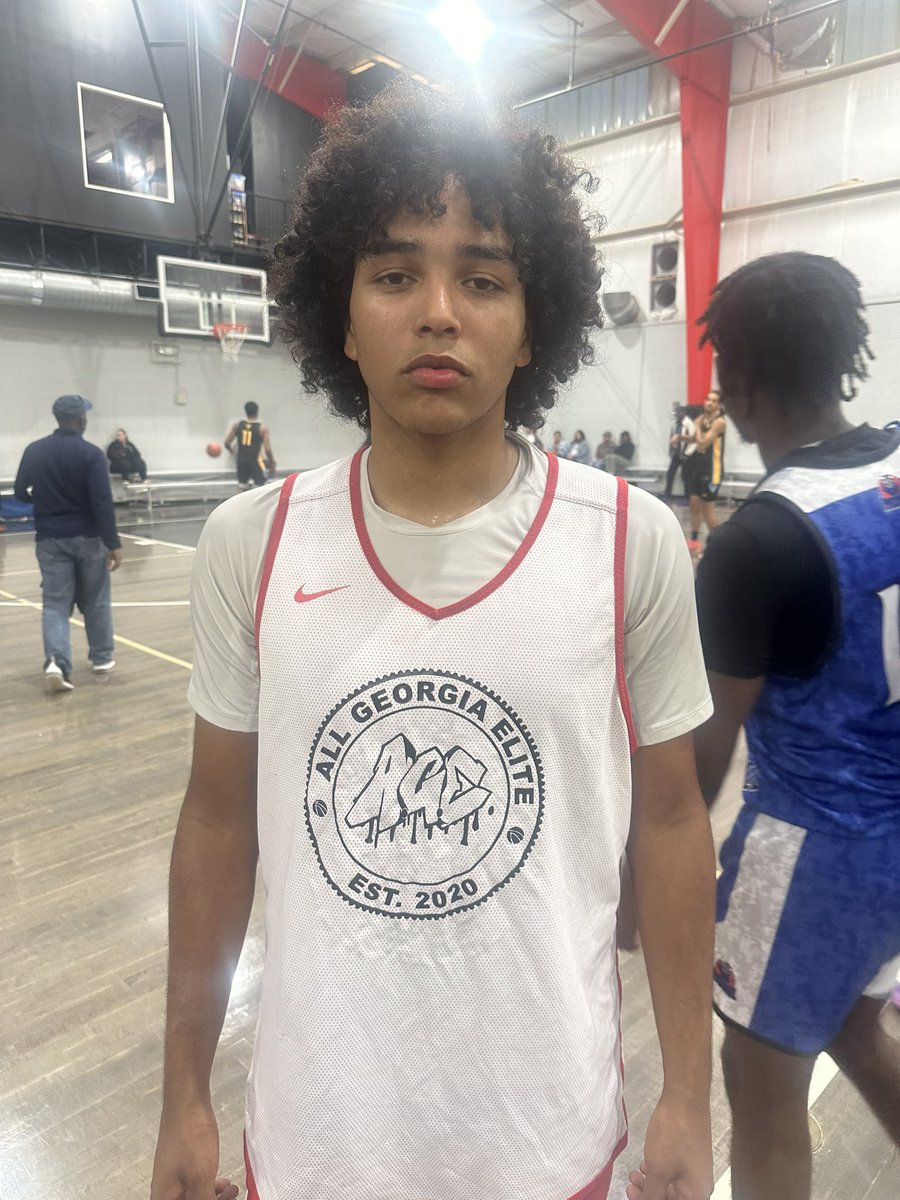 '25 Robert Gonzalez @robgonzalez1_ played a good all around game. He's a versatile players can play on or off the ball &amp; makes a difference on the glass. Finished with a big 14 points today.

<a href="/Gaboys_18/">AGE</a>