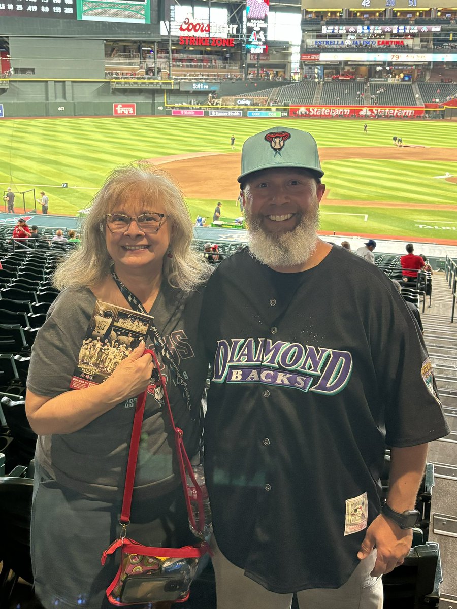 coach_jeff7373's tweet image. My moms first @Dbacks game!! #GoDbacks #WhatAFan