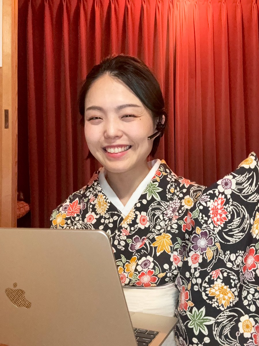 念願のMacBook導入で
オンラインレッスン進化中✨

いきなり繋がらなくて冷や汗止まらなかった。泣

着付でも舞踊でもお扇子遊びでもOK
単発レッスンも出来るのでご興味ある方はぜひ( •◡-)♡