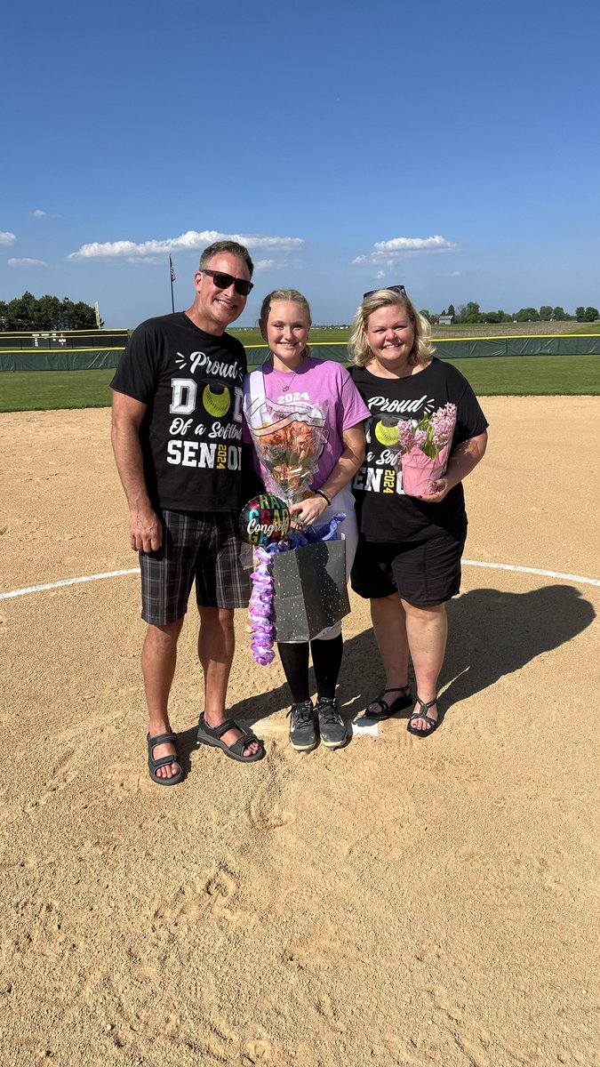 BIG Senior Day W for the Bengals 6-3 over Joliet West! M. Patel earned the win, striking out 6 over 7 innings. N. Utrata led the offense w/ 3 hits, C. Garmon &amp; G. Ascencio added 2 hits &amp; an RBI each. R. McKay 1-3 w/ an RBI. Defense was on 🔥 turning 2 HUGE double plays!