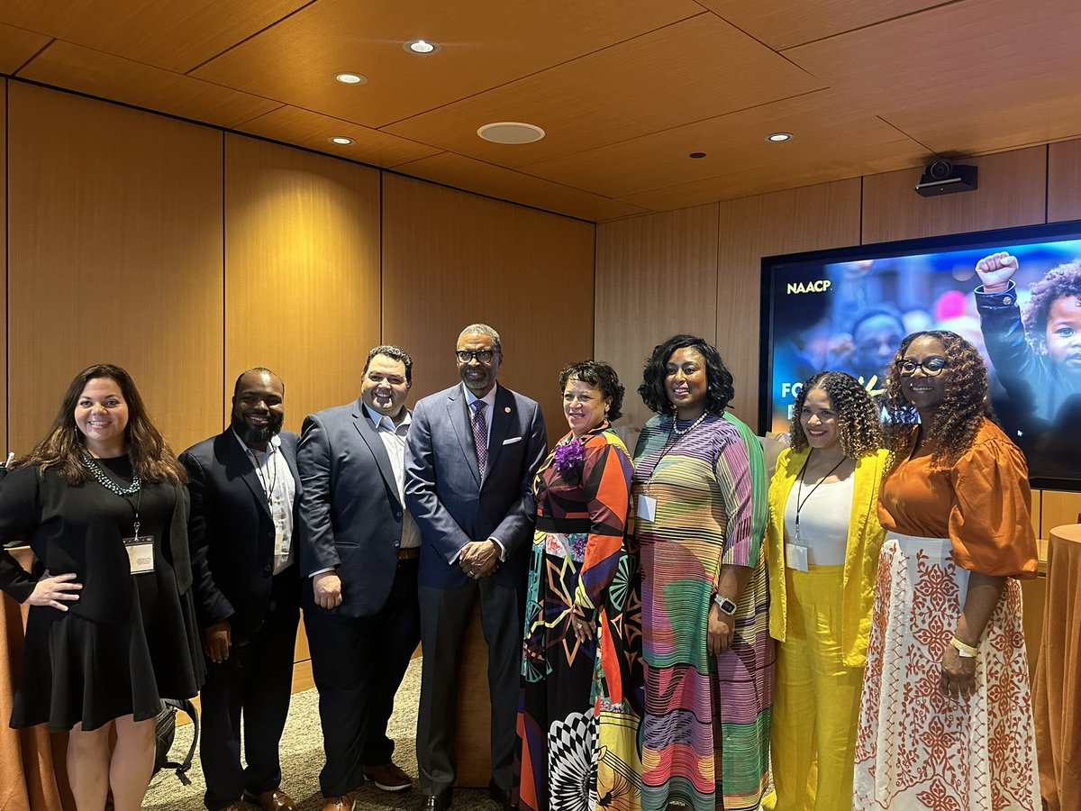 Proud to represent NEA as sponsors for the reception with @NAACP at @NMAAHC after a day celebrating the 70th Anniversary of #BrownvBoard. I was joined by state presidents from @LAEducators, @TEA_teachers, & NEA staff.