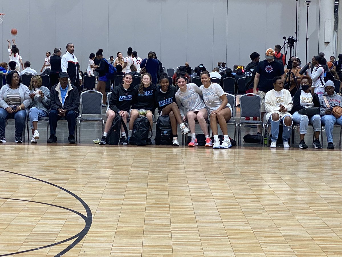 Just some 9th graders having fun being in the gym, playing on the best league in the 🌎. <a href="/Elite40League/">Elite 40 League</a> 🔥. Play ball, build relationships! 🖤🧡💙 #LegacyHoops #Legacy #MoreThanBasketball #Family #ClashOfClubs #Elite40League <a href="/Ohio_Basketball/">OhioBasketball.com</a>