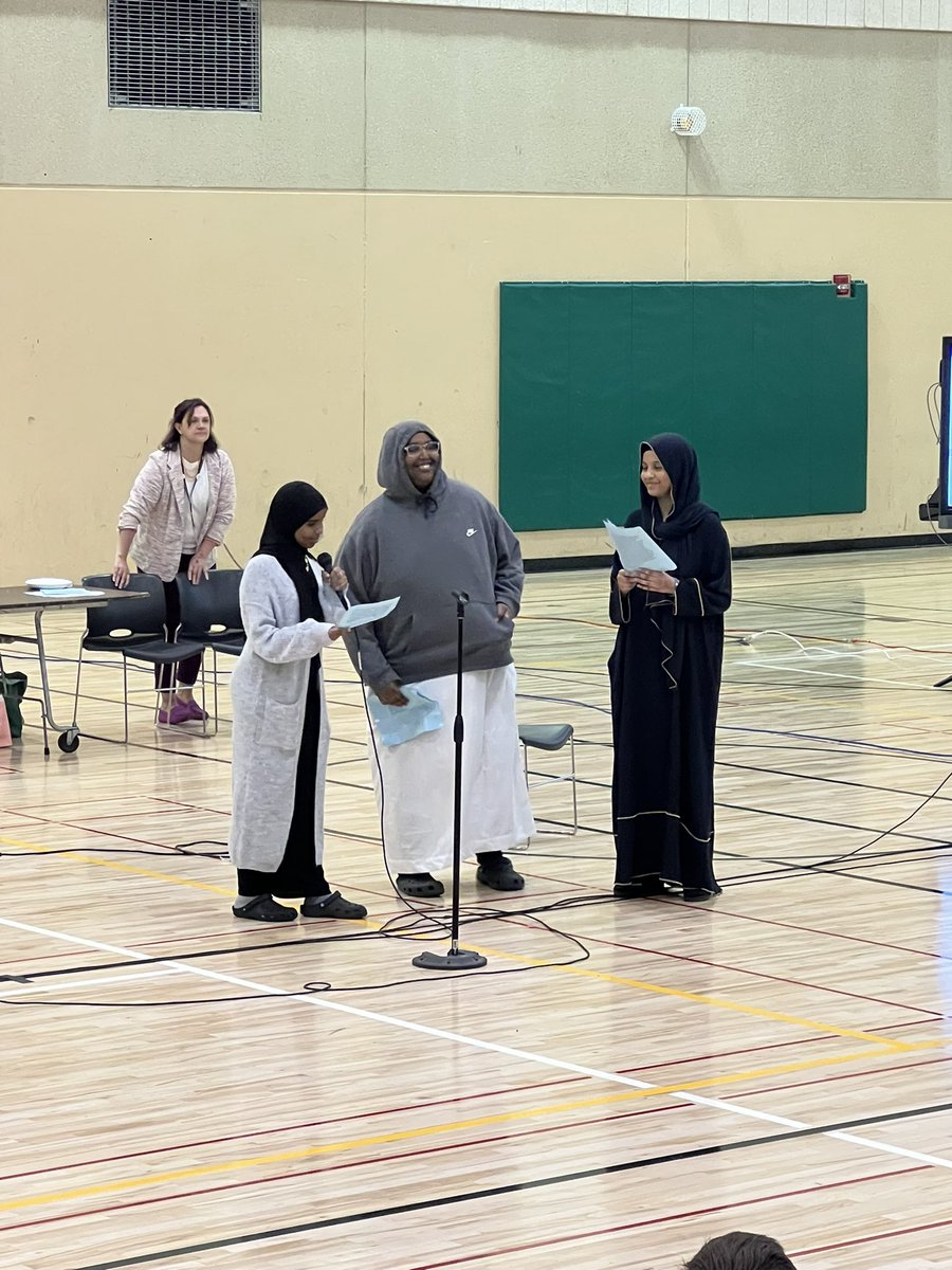 triciapettis10's tweet image. Our @DrStacieStanley superintendent student leaders planned a special week of celebrating, recognizing, & learning about different cultures. They led flex sessions & planned an all school rally. Co-designing with students builds leaders & belonging! #studentleadership #codesign