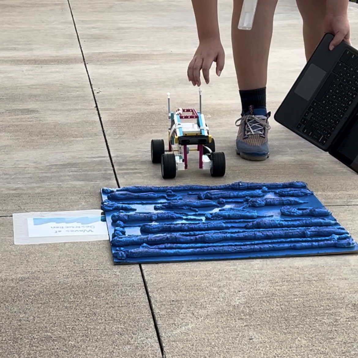 TechRunsThruIt's tweet image. 8th grade ended our semester w/a ‘Monster Robot Rally’ #DMS78cs
I’ve enjoyed them some much over the past 3y & will miss them next year. 💙 I’m confident in sending them to HS - Excited to see what their future holds for us! #FutureEngineers @misdcte @DieterichMS @LEGO_Education