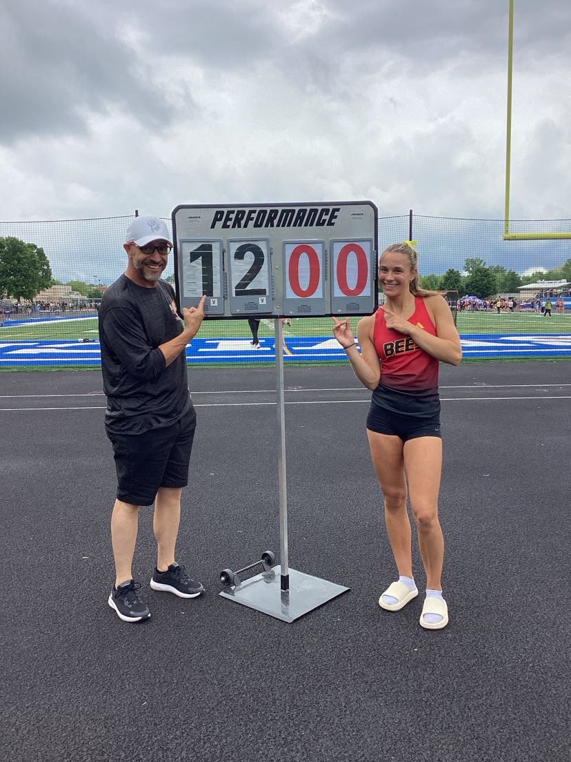 BAILEY MILLER BREAKING RECORDS‼️‼️‼️ Bailey breaking her OWN school record tonight vaulting a height of 12 feet!! #beeproud 🐝🐝