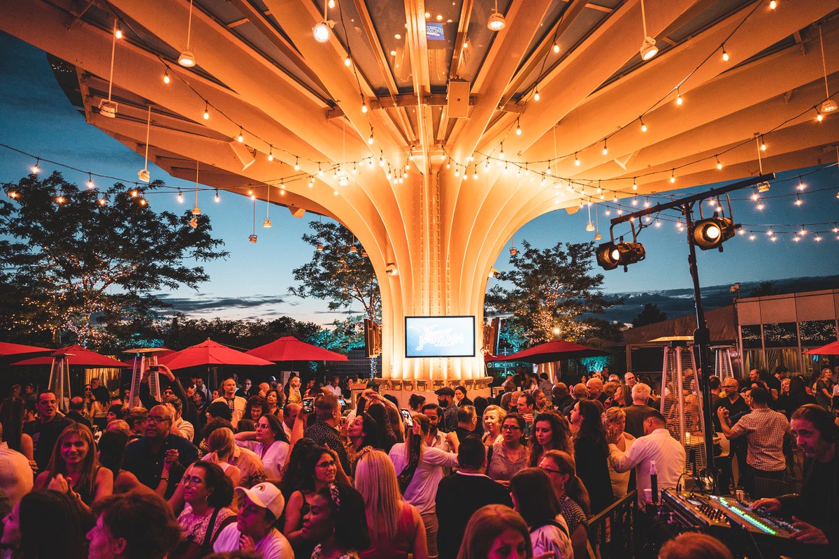 It will be sunny and gorgeous this weekend so make the most of Montréal's most beautiful rooftop patios > bit.ly/3wDOUdw

📷 Alexi Hobbs / Casinos du Québec
#mtlfood #Montreal @Montreal @mtlmoments