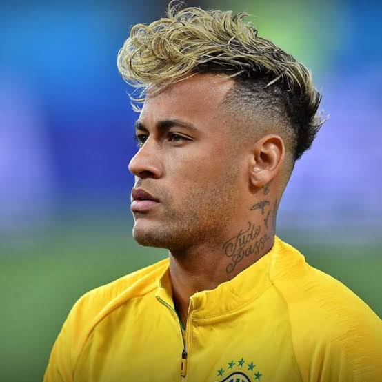 O famigerado Neymar do cabelo de miojo teria levado a Copa com os pés nas costas se não fosse a maldita lesão do metatarso.