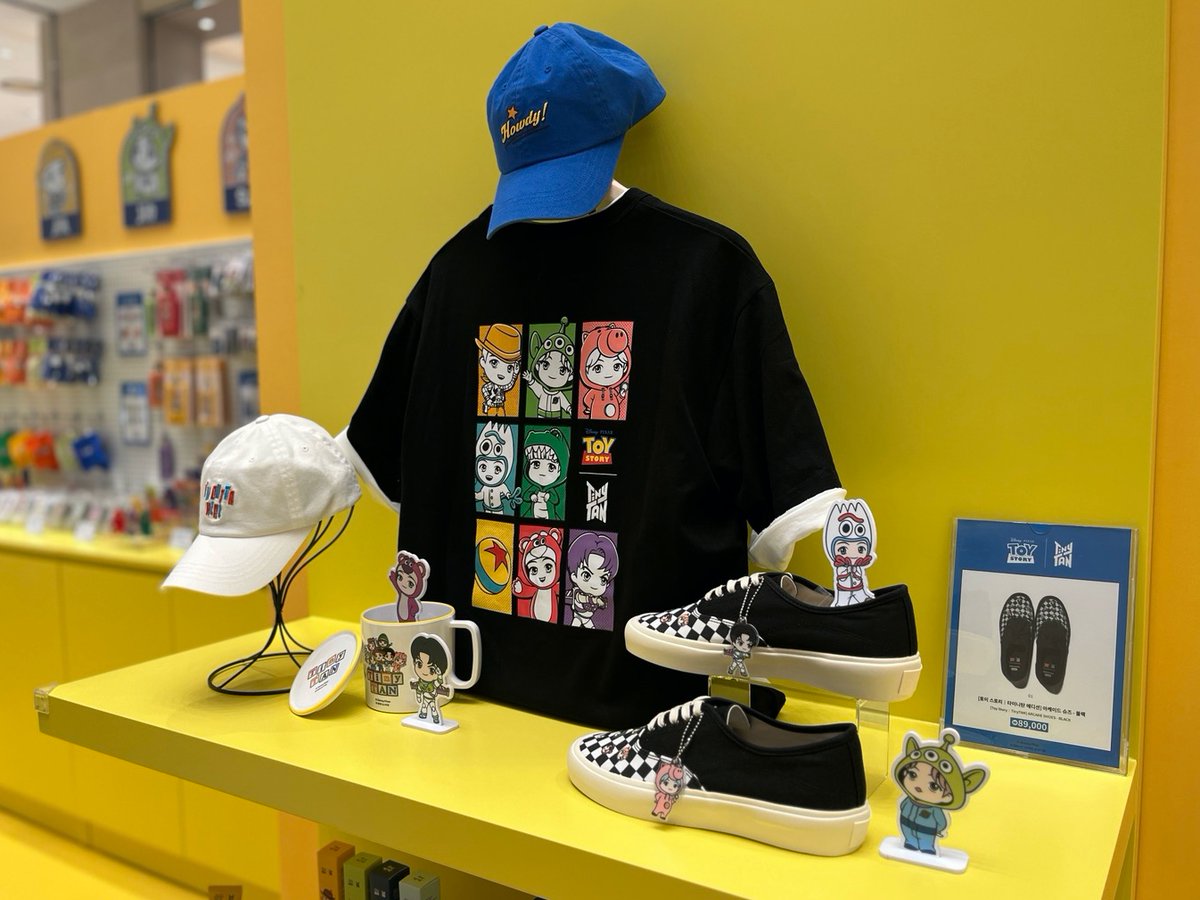 TinyTAN_official (@tinytanofficial) on Twitter photo Toy Story | TinyTAN with SHINSEGAE
โจMAIN STORE POP-UP OPENโจ
ํ์ด๋ํ๊ณผ ํ ์ด์คํ ๋ฆฌ์ ํน๋ณํ ๋ง๋จ์ ๊ธฐ๋
ํ๊ธฐ ์ํ 20์ฌ๊ฐ ๋ธ๋๋์ ๋ค์ํ ์ปฌ๋๋ฒ๋ ์ด์
์ํ์ ์ ์ธ๊ณ ๋ณธ์ ์์ ๋ง๋๋ณด์ธ์!
(shinsg.page.link/7tvt)
๐
5.17(๊ธ) ~ 5.30(๋ชฉ)
๐ ์ ์ธ๊ณ ๋ณธ์ 1F ์ํธ๋ฆฌ์
#TinyTAN Toy Story | TinyTAN with SHINSEGAE
โจMAIN STORE POP-UP OPENโจ
ํ์ด๋ํ๊ณผ ํ ์ด์คํ ๋ฆฌ์ ํน๋ณํ ๋ง๋จ์ ๊ธฐ๋
ํ๊ธฐ ์ํ 20์ฌ๊ฐ ๋ธ๋๋์ ๋ค์ํ ์ปฌ๋๋ฒ๋ ์ด์
์ํ์ ์ ์ธ๊ณ ๋ณธ์ ์์ ๋ง๋๋ณด์ธ์!
(shinsg.page.link/7tvt)
๐
5.17(๊ธ) ~ 5.30(๋ชฉ)
๐ ์ ์ธ๊ณ ๋ณธ์ 1F ์ํธ๋ฆฌ์
#TinyTAN