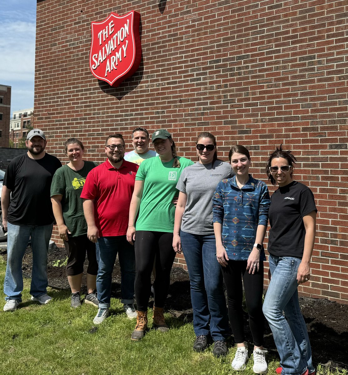 Volunteered for 518 Day this morning with @SaratogaChamber YPN, @BonacioConstInc  & Saratoga's Community Federal at @salvationarmy Saratoga. 

518 Day of Giving is the first online, regional fundraiser of its kind on May 18, 2024. 

Donate:
518day.org