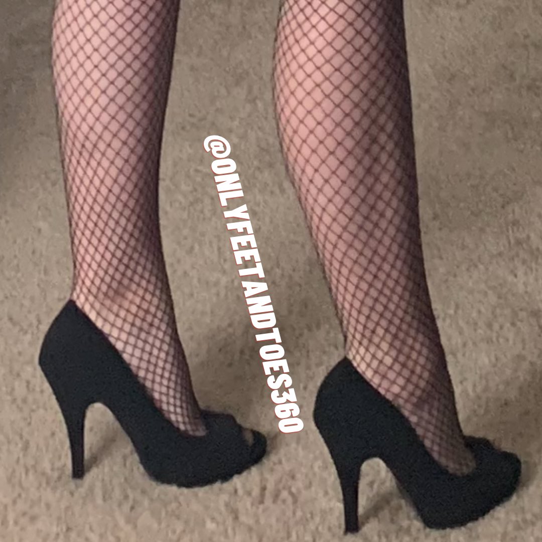 OnlyFeet360's tweet photo. @FeetFinder Feeling lucky? ☺️👣 https://t.co/u320dU0J9R