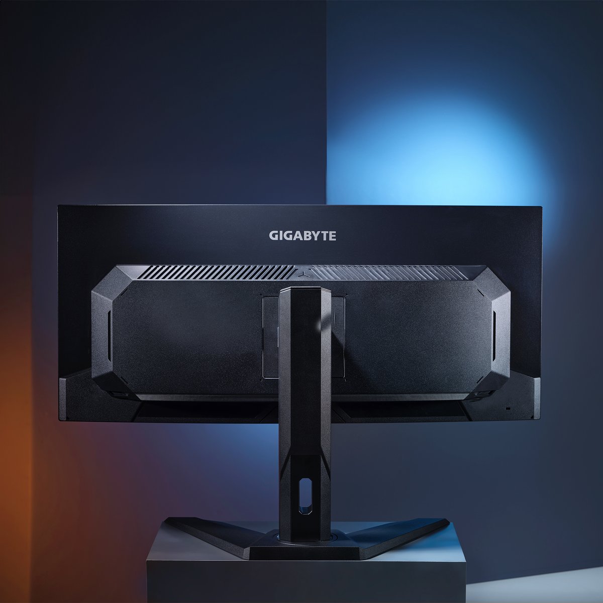 Ready to experience the next level of gaming visuals? 🤩✨ The GIGABYTE MO34WQC curved gaming monitor enhances your setup with stunning OLED technology, balancing immersive gameplay and productivity. #GIGABYTE #AORUS #OLEDMonitor #Winnersneversettle #MO34WQC