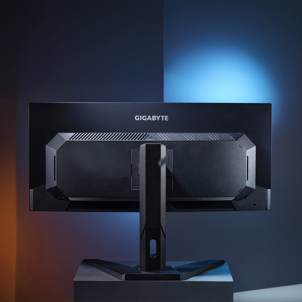 AorusOfficial's tweet image. Ready to experience the next level of gaming visuals? 🤩✨
The GIGABYTE MO34WQC curved gaming monitor enhances your setup with stunning OLED technology, balancing immersive gameplay and productivity.

#GIGABYTE #AORUS #OLEDMonitor #Winnersneversettle #MO34WQC