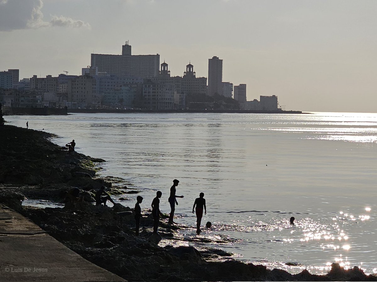 Por segundo día consecutivo #Cuba registró hoy un nuevo récord nacional de temperatura máxima para el mes de mayo: 39.2º C (102.56° F), esta vez en la provincia de Holguín. 🇨🇺🥵🔥 📷 @ldejesusreyes