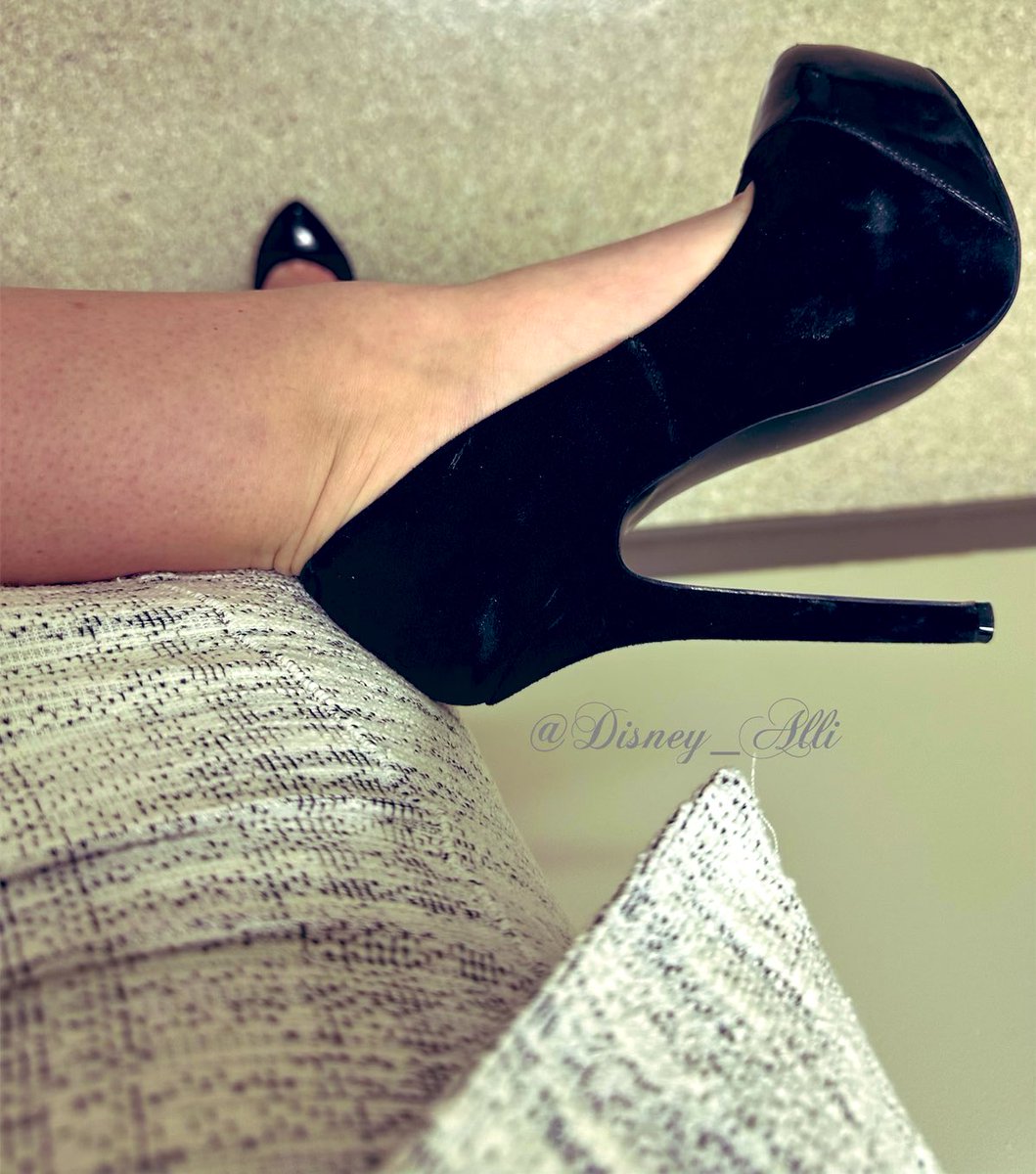 More @stevemadden yet again #shoes #shoefie #shoestagram #shoesoftheday #sotd #outfitoftheday #ootd #highheeledshoes #pumps #highheellife #highheellover #highheeladdict #shoelover #shoefreak #shoeporn #shoewhore #shoeaddict #shoeaholic #shoeaddiction #heelsporn #heels #showoff