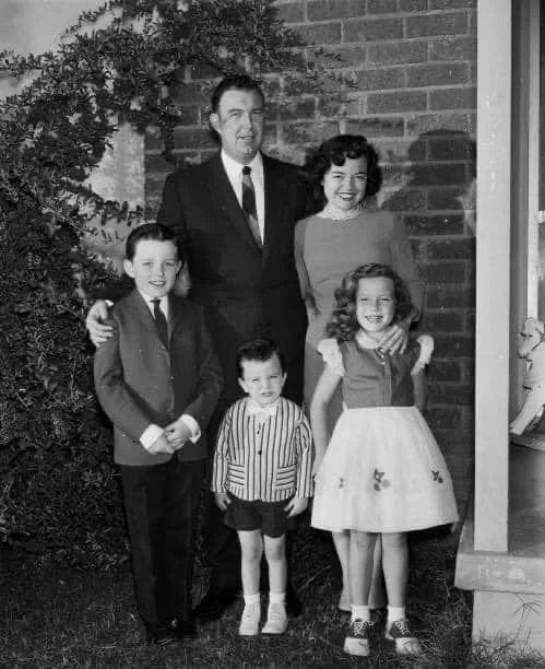 Jerry Mathers with his actual family.