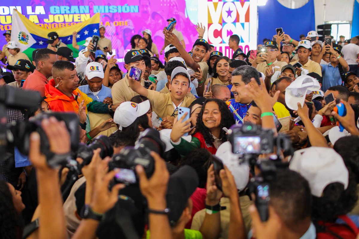 El III Congreso de la Organización Bolivariana Estudiantil (OBE) ha sido un éxito total, les reitero mi felicitación muchachos y muchachas, ustedes se están forjando en los valores de la participación, la conciencia, en saber opinar, fijar posiciones y decisiones, se están