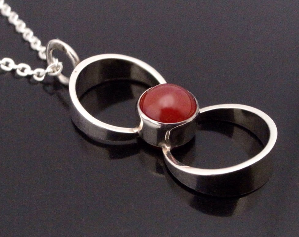 Kultaseppa Salovaara, carnelian set silver pendant on a chain, #Finland, circa 1975. New to johnkelly1880.co.uk visit for more info & images or DM. Free UK P&P. #preowned #preownedjewellery #vintage #vintagejewellery #finnishjewellery #nordicjewellery #nordicdesign #jewellery