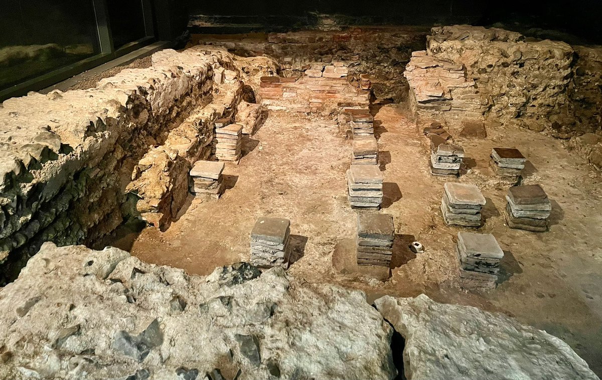 Remains of an in-situ hypocaust system from a large town house in Roman Canterbury (Durovernum Cantiacorum). The hypocaust can be viewed @CRomanMuseum #RomanSiteSaturday #RomanBritain 📸 My own.