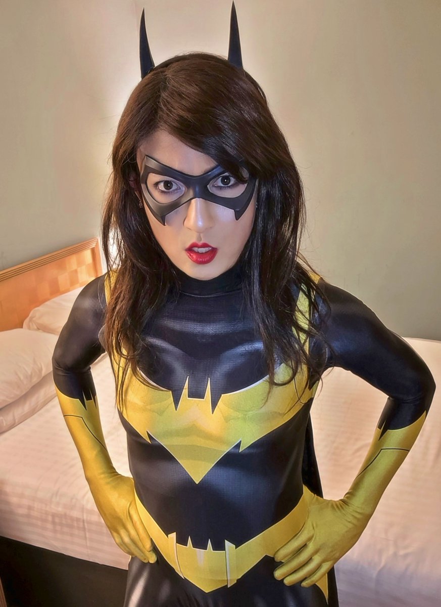 Okay Gotham. Let's see what you are going to throw at me tonight.

#ozbattlechick #ozbattlechickcosplay #batgirl #batgirl #batgirlcosplay #barbaragordon #GothamKnights #DC #dccomics #dccosplay #cosplay