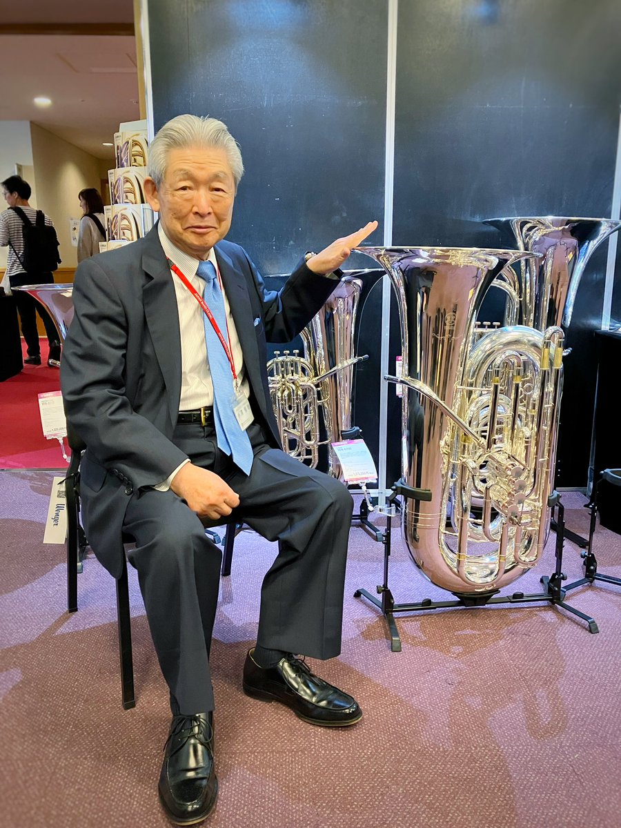 日本バンドクリニック代表 #小澤俊郎 さんに楽器展示ブースにお立ち寄りいただきました✨ ありがとうございました❣️ #ジャパンバンドクリニック #いいね吹奏楽2024 #JBC2024