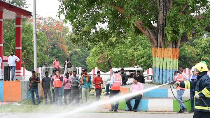 NCL's Nigahi Area organized a Mega fire fighting demonstration session to enhance workplace safety and emergency preparedness. The session covered demonstrations of fighting of three types of fire- Oil, Electrical & Tyre. During the Session, Senior Officials of the Area remain