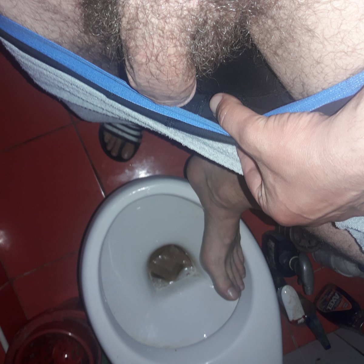 Klekni i zna se-otvori sirom usta da ih napunim