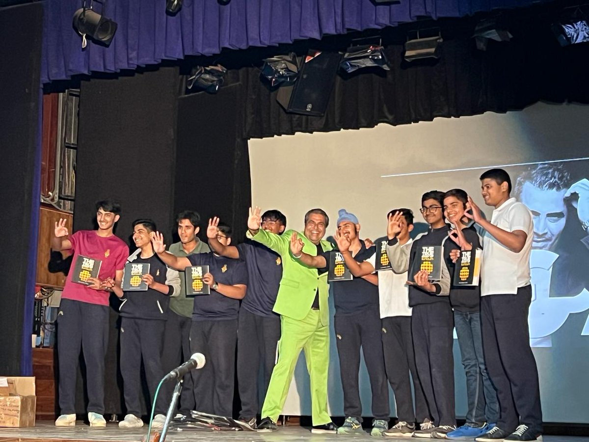 BishopShimla's tweet photo. A whirlwind of energy hit #BCS yesterday in a bright green suit as businessman and entrepreneur Shailendra Singh gave a guest lecture in the Irwin Hall. The boys responded so well to his motivational talk and upbeat style #Shimla #motivation #earthian #guestlist4good https://t.co/aL9KtAV4is