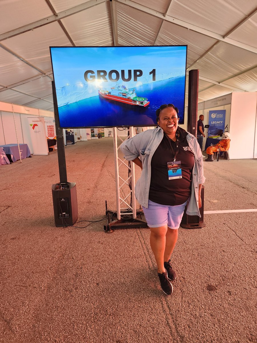 Antarcticlegacy's tweet image. Happy Birthday to Pozisa Matshoba @environmentza  at #SAAGULHASII #openday