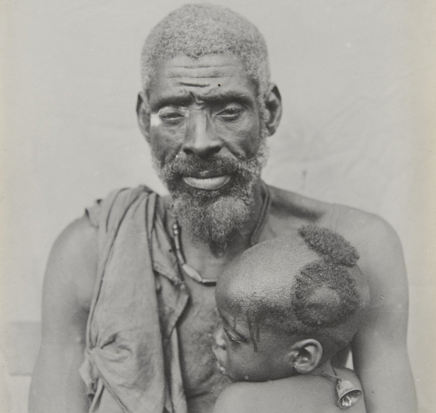 A man and child from Igbariam, 1911. Originally, nna (father) Igbo names did not reference a monotheistic deity, neither were they necessarily about a person's direct father. Nna names are about the collective of ancestors and all who come A Thread! Retweet to educate someone