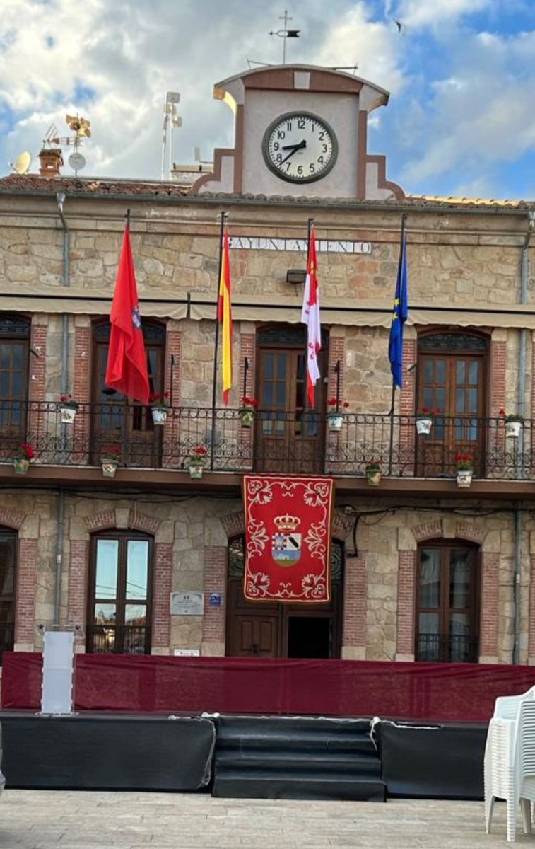 A partir de las 10:30h en nuestra Plaza Mayor de Candeleda acto nombramiento Hijo Adoptivo a un reconocido político británico que llegó a ser ministro de Asuntos Exteriores en Reino Unido.
En el día de hoy, Lord Tristan Garel-Jones recibirá el homenaje a título póstumo.