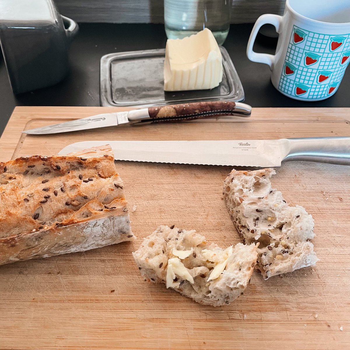 French breakfast 🥖 🧈 

Wish you a chill day everyone ☀️

#breadandbutter #painetdubeurre