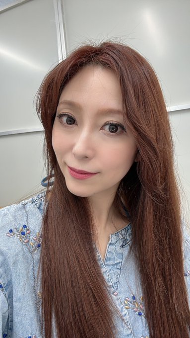 書泉グランデさんの写真集イベントまであと1時間！ 待ってまーす🥰🙌 ワクワク❤️ https://t.co/PDWyWO0stv https://t.co/4dgmuL2js7<a href="/tag/%E3%82%BB%E3%83%AC%E3%83%96%E3%81%AE%E5%8F%8B"class="tags"><span>#セレブの友</span></a>