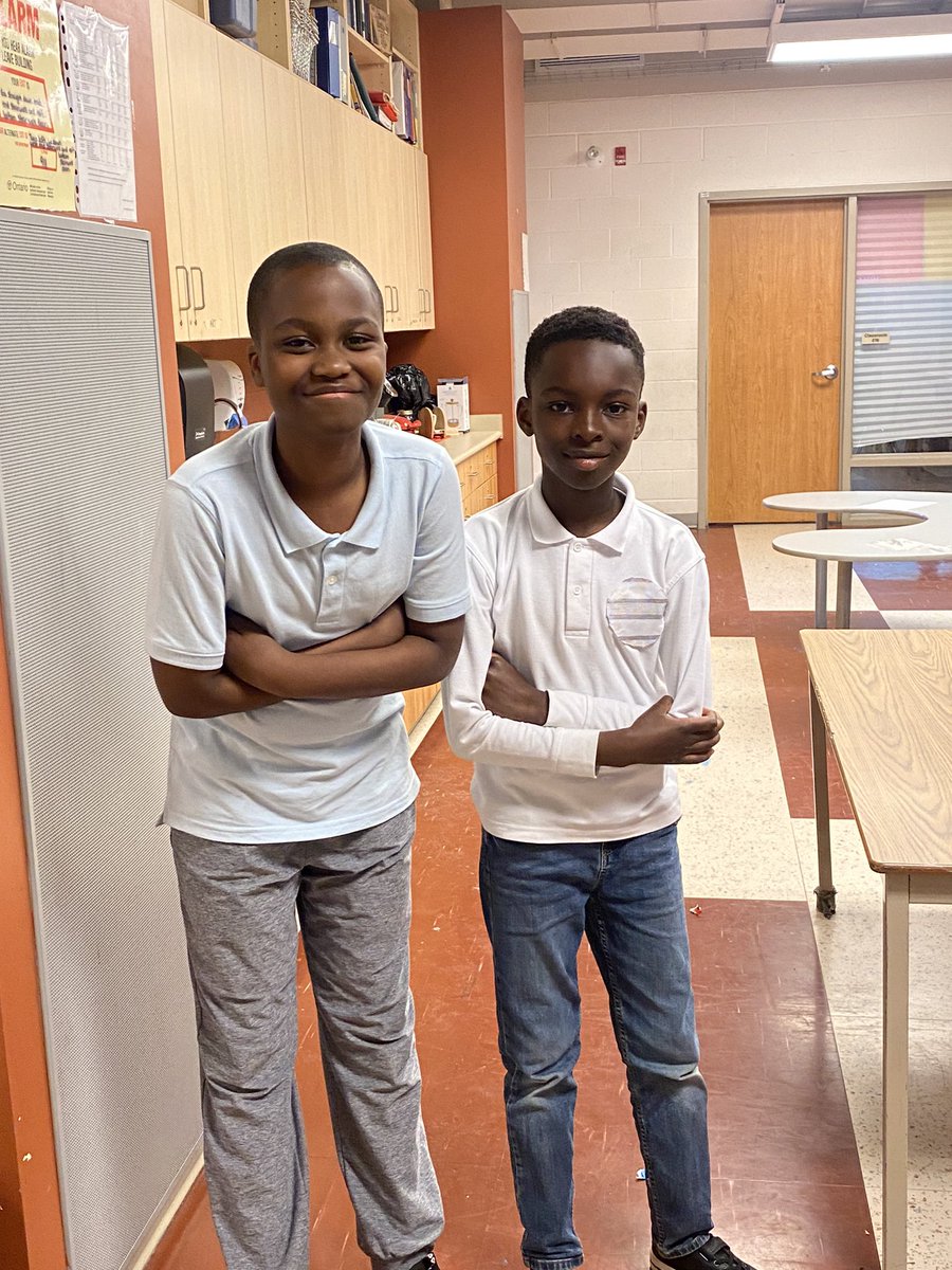 JenniferSeguin9's tweet photo. Who’s who? Twin day!👀 @madonnaroar https://t.co/4vpz6okegq