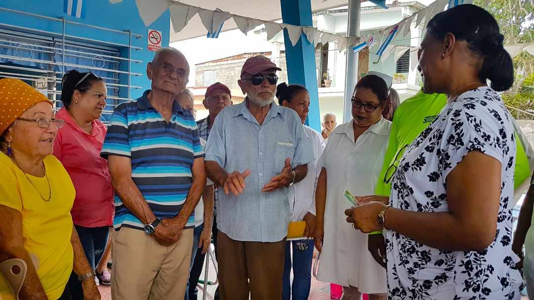 👏 Emotivo intercambio sostuvo la Viceprimera Ministra de la República de #Cuba @InesMChapman en la Casa de Abuelos 'Guillermo Tejas' de nuestra ciudad capital. #GenteQueSuma #LasTunas