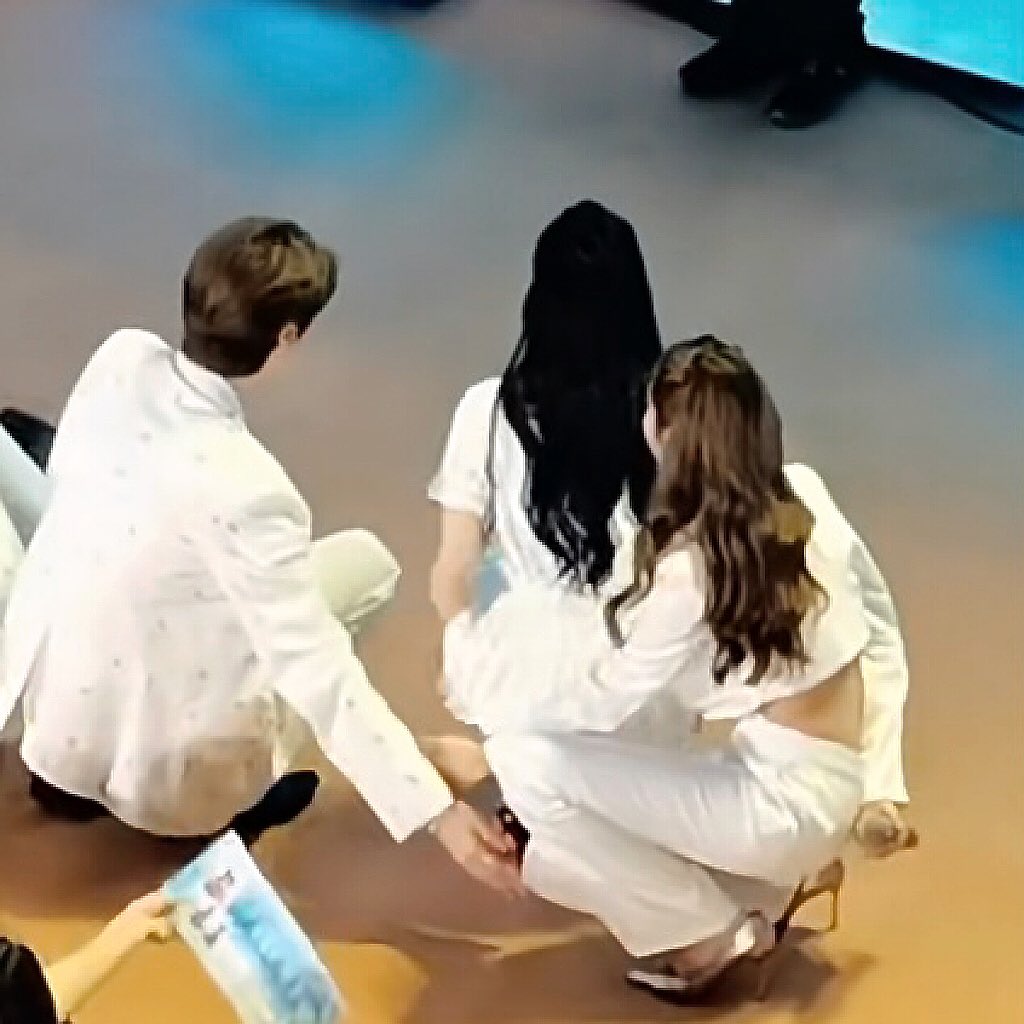 the way p peat and p chanya protect and caring their younger sister🫶🏻 they’re so gentle besties👏🏻 @peatwasu @chanyaduval #Peatwasu #chanyaduval