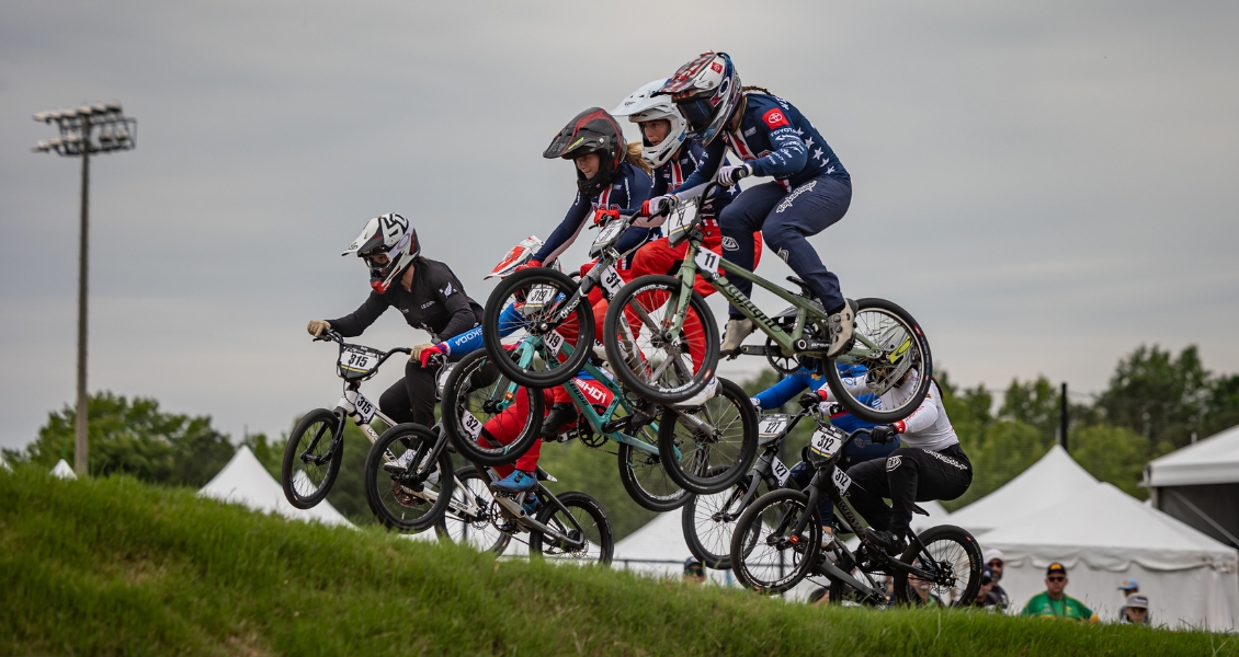 With Olympic qualifying on the line, the Americans are showing their speed ahead of the final day of the World Championships! Watch racing live on Peacock starting at 2:00pm ET. usacycling.org/article/24-ath…