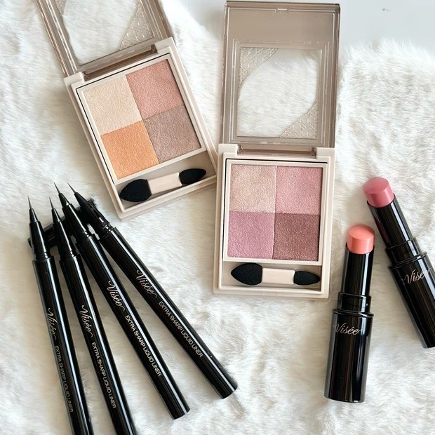 新品未使用箱付き　エスティローダ　メイクボックスセット　メイクブラシ付き 新品未使用箱付き エスティローダ メイクボックスセット メイクブラシ