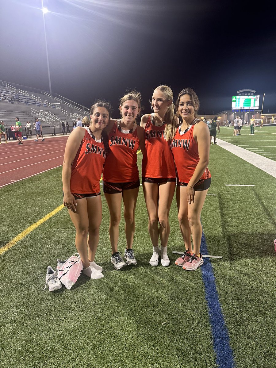 Congratulations to the Girls 4x400m Relay Team running a season best of 4:05.7 and qualifying for the State Meet!