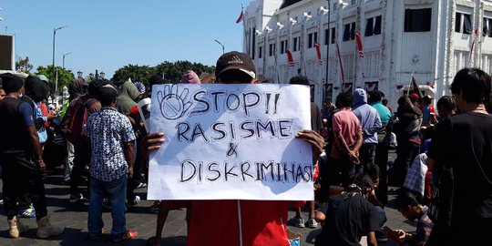 Masih di tahun yang sama, sekelompok mahasiswa Papua yang tergabung dalam PRPPB melakukan long march sebagai upaya dari ekspresi dukungan mereka terhadap ULMWP.

Mereka diteriaki 'Monyet!' & 'Anjing!' oleh beberapa ormas seperti Pemuda Pancasila, Paksi Katon, & Laskar Jogja.