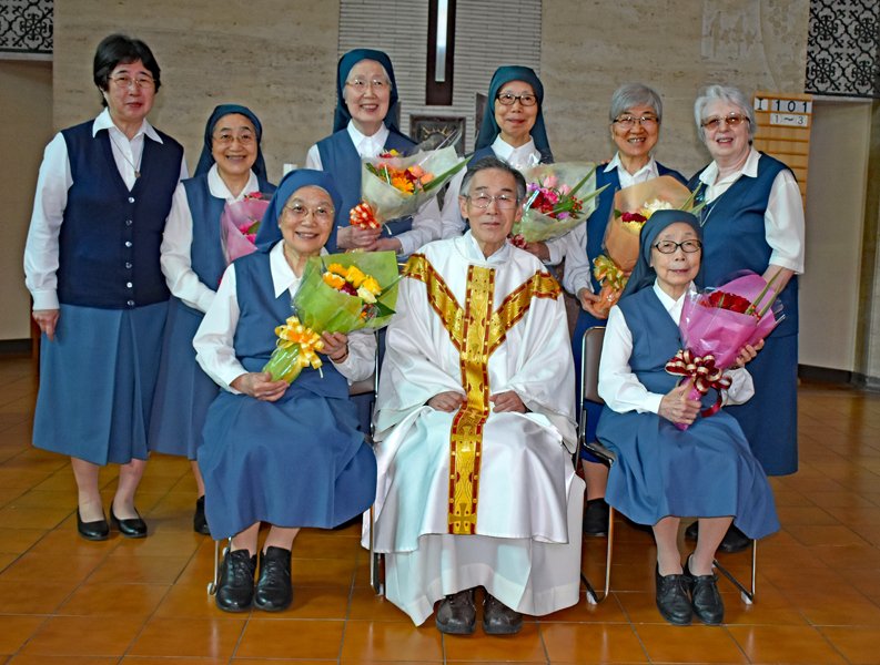 5月18日は、パウロ家族にとって使徒の女王の祝日です。今日聖パウロ女子修道会では、50周年の姉妹たちを祝うミサが行われました。最初の使徒である聖母マリアに祈りましょう。pauline.or.jp/prayingtime/pa…