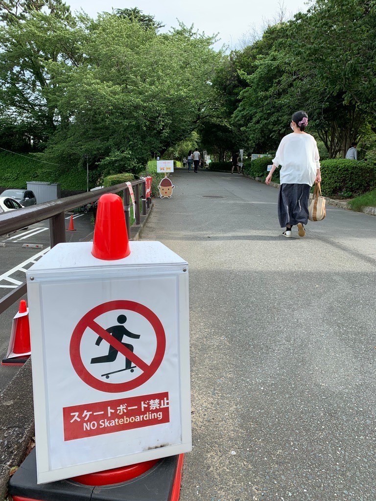 omura_shinichi's tweet photo. 県内をまわる中で、若い世代から多く頂く
「スケートパークの整備を求む声」。

スケートボードは東京五輪で新競技として採用され、わが国は多くのメダルを獲ったことで記憶も新しいと思います。

舗装された路上ならどこでも楽しめる、私の世代であれば、路上でキャッチボールをしても怒られなかった「遊びの原風景」のような環境を求める声を頂いています。
ただし、路上スケート問題に悩む声も多く、愛好家の皆様には自らの責任を知っていただく必要もあります。

県民が望むスポーツを気軽に続けられる環境を、世界で活躍する夢を持ち続けられる環境を整備することは極めて重要です。

私が政策に掲げる「静岡県をスポーツ文化王国へ！」の実現に向けて、若い世代や子どもたちの声もしっかりと取り入れながら、施設や環境の整備、充実化を促進していきます！

#スケートパーク #アーバンスポーツ  #スケートボード #BMX #インラインスケート #サーフィン #ブレイキン #クライミング #パルクール
#こども #若者 #あそびば #公園 
#するスポーツ #スポーツ振興  #アーバンスポーツツーリズム #路上スケート問題