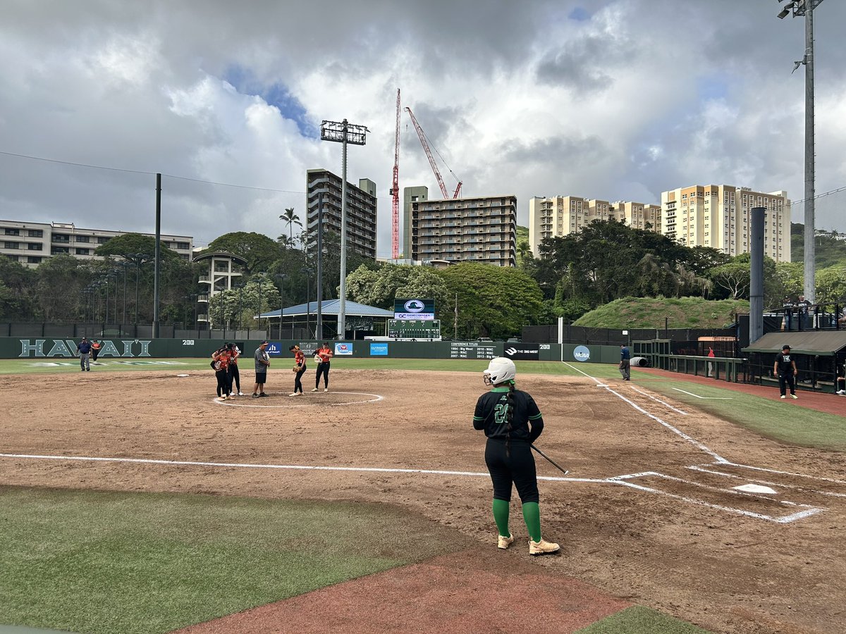 Pitching change for PAC-5 as Kapa’a scores three runs so far in the top of the second and lead the Wolfpack 5-0 in the @HHSAAsports DII Championship.