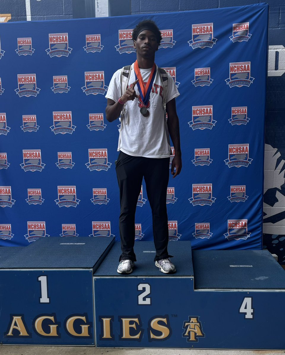 TF_Reagan's tweet photo. 🚨 SCHOOL RECORD 🚨
Congratulations to Brandon Harris @naheimko, setting a New School Record in the 200m dash and also placing 2nd 🥈! #ReaganTrackandField https://t.co/R9KrChgBBQ