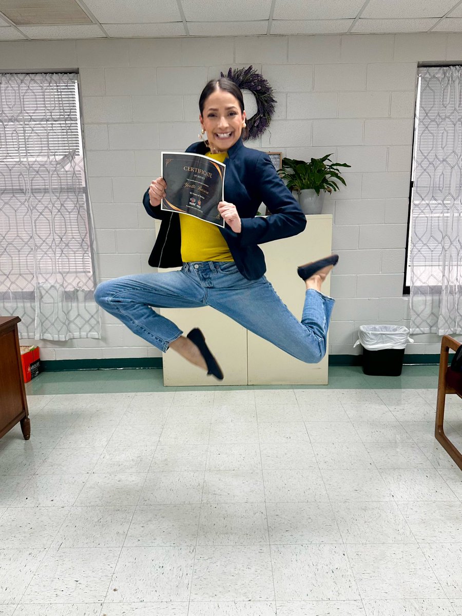 Yvettebmolina's tweet photo. Today I was awarded my service award for being with the district 10 years.🏆  Throughout my years in @PSJAISD I have started each day with positivity and humor. I honestly love what I do and do it with my whole heart 💜 #PSJAYear10 #DiagLife #HighSchoolDiagLife #ExDancer https://t.co/MWA6mtroSb
